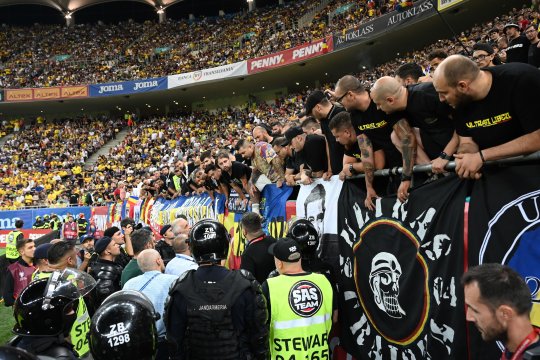 Amenințări pentru un scenariu similar celui de anul trecut pe Arena Națională. Fanii naționalei vor să facă din nou scandal la meciul împotriva kosovarilor: "Sârbii sunt frații noștri"