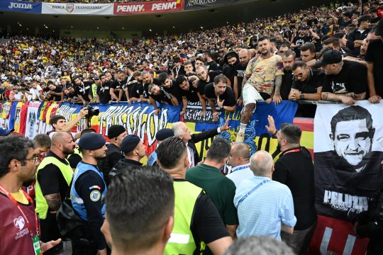 Presa din Serbia, despre meciul dintre România și Kosovo: "Strigăte și insulte. Au cerut întreruperea meciului"
