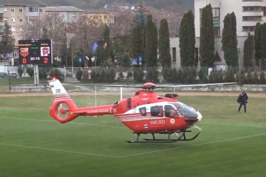 S-a întâmplat în România! Meci întrerupt după ce un elicopter a aterizat pe gazon