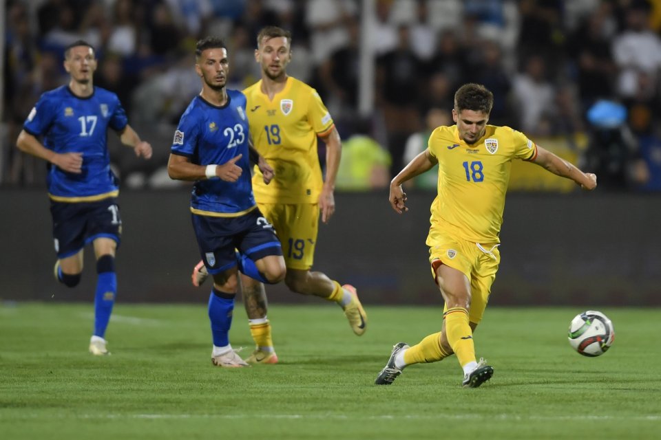 Răzvan Marin, Denis Drăguș și Leart Paqarada în meciul de fotbal dintre Kosovo și România, contând pentru Liga Națiunilor, desfășurat pe Stadionul Fadil Vokrri din Priștina, vineri 6 septembrie 2024.