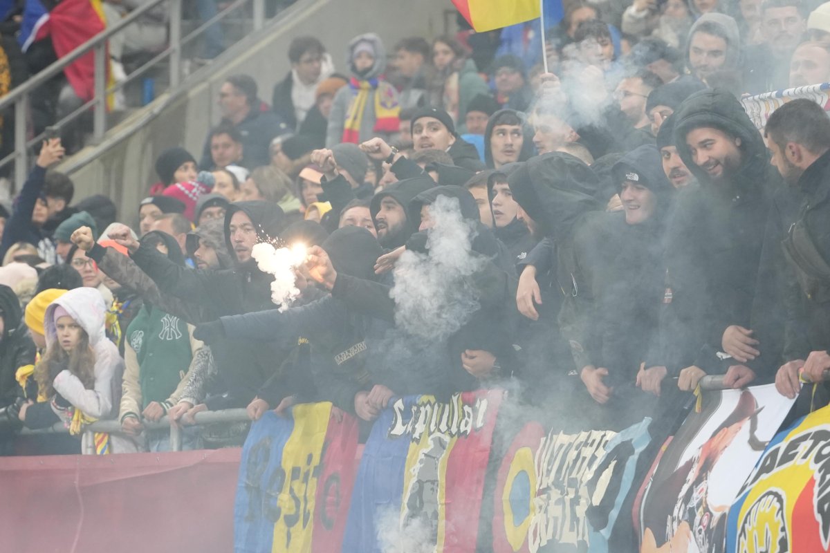 Kosovarii îi acuză pe suporterii români de discriminare