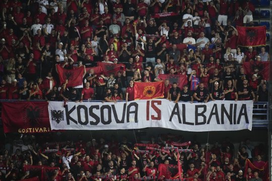 Liderul ultrașilor kosovari lansează un avertisment înaintea meciului cu Lituania: „Diseară veți înțelege cine suntem!”
