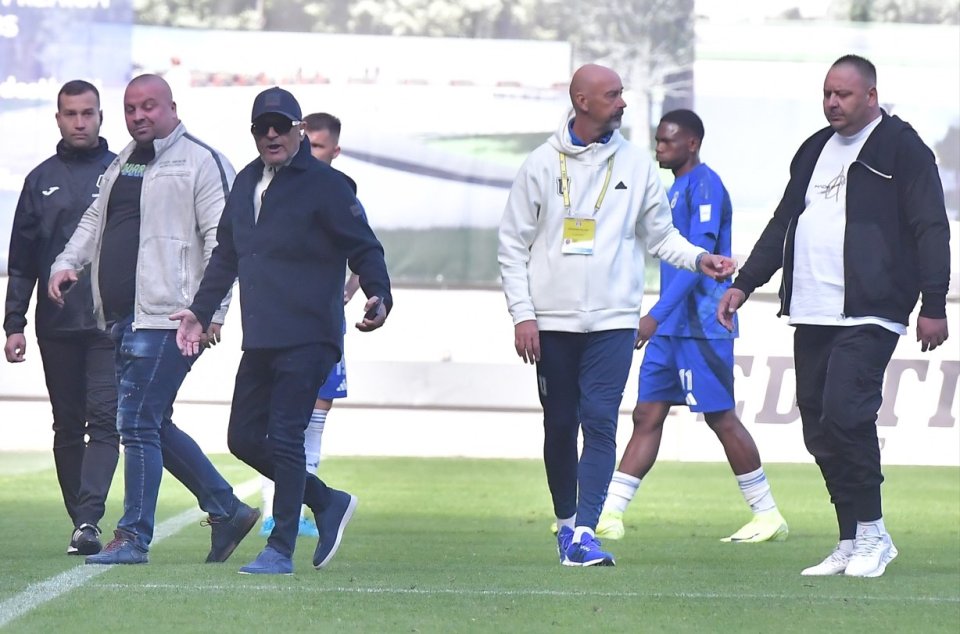 Adrian Mititelu în meciul de fotbal dintre FCU 1948 Craiova și ACSM Ceahlăul Piatra Neamț,