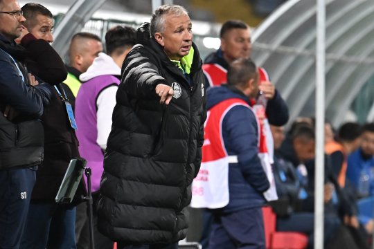 Dan Petrescu nu se dezminte. "Bursucul” a făcut iureș și la un meci de gală: "Am pierdut o minge și a început..."