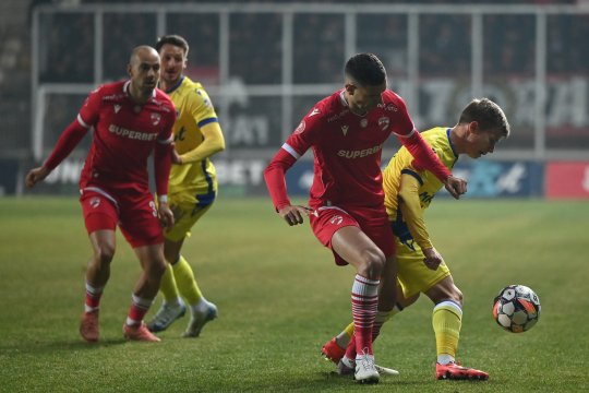 Petrolul - Dinamo 0-1. ”Câinii” au urcat pe locul trei și se află la doar două puncte de liderul U Cluj!