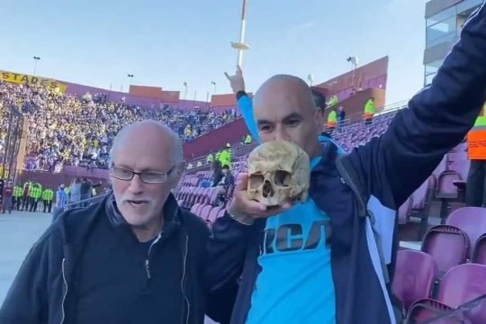 Suporterul care a intrat cu craniul bunicului la un meci. A făcut același lucru acum 5 ani