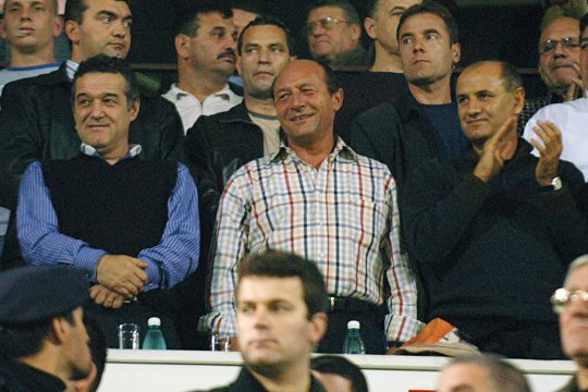 Război electoral între Gigi Becali și Traian Băsescu: ”E bețiv, cine îl mai ascultă?” / ”Pierd vremea cu unul ca el”