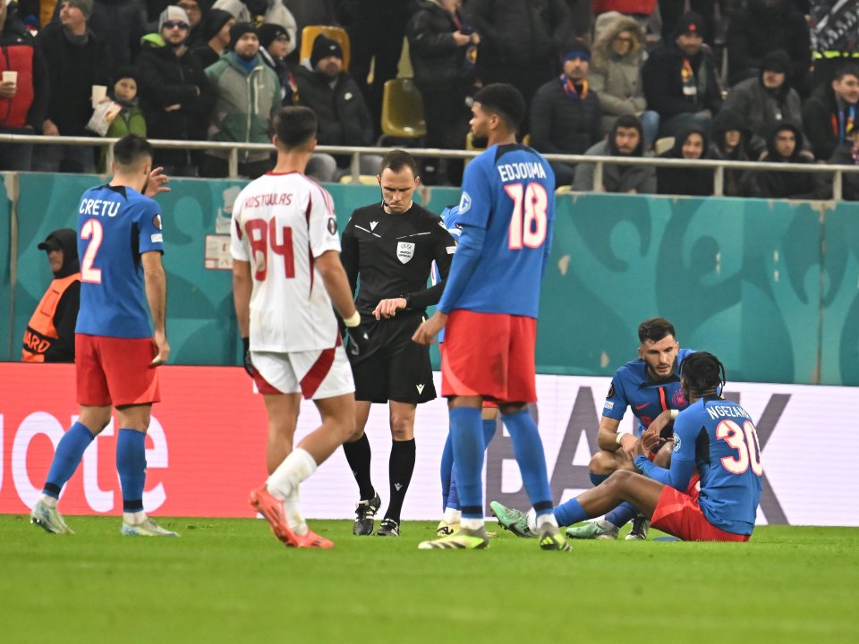 Siyabonga Ngezana a ieșit cu targa de pe teren în meciul cu Olympiakos, scor 0-0