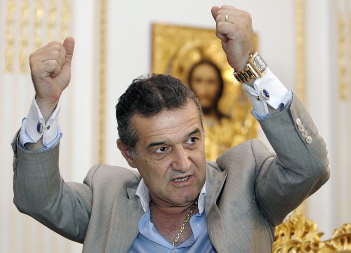 Gigi Becali a fost și deputat în Parlamentul European, în perioada iulie 2009 - ianuarie 2013