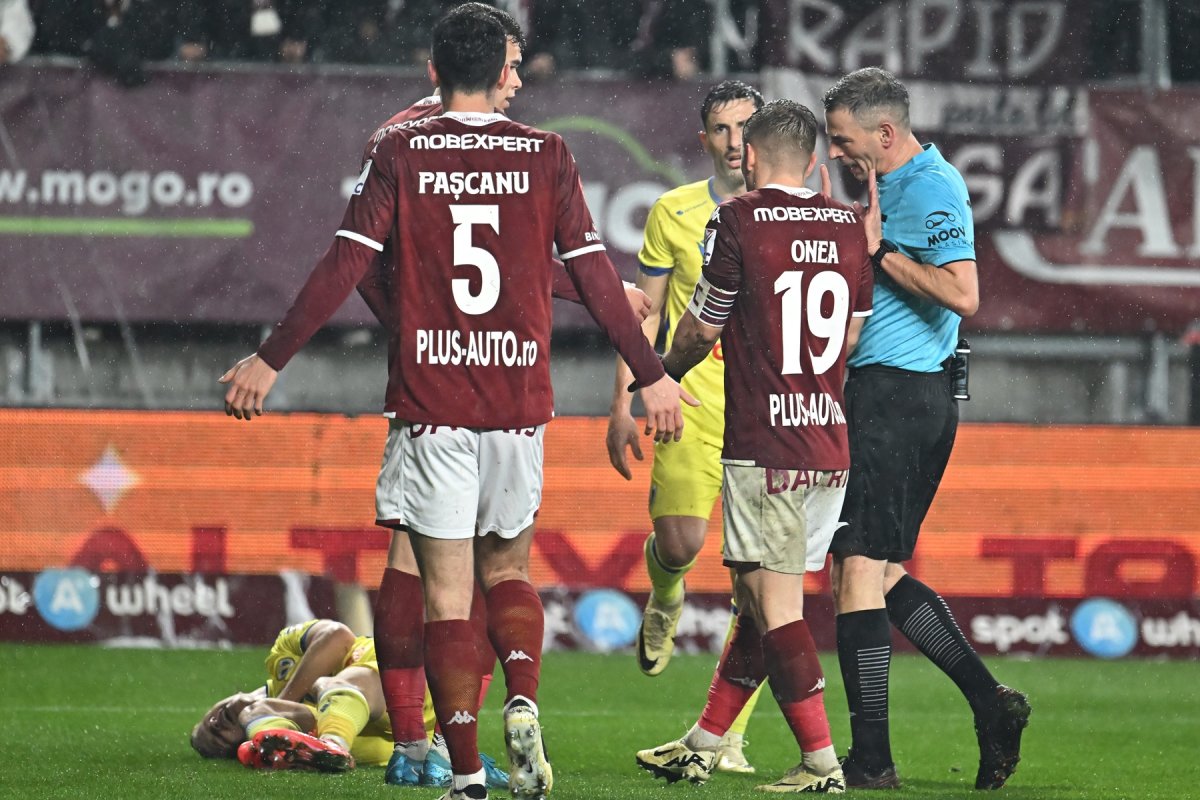 Sistemul VAR nu a funcționat în prima repriză a meciului Rapid - Petrolul