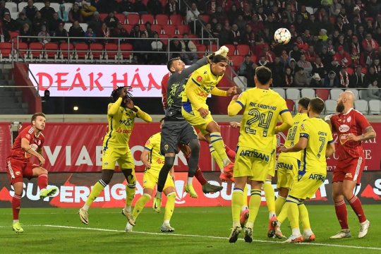 Mehmet Topal a răbufnit în vestiar, după remiza dintre Sepsi și Petrolul: ”Vă bateți joc! Nu vă e rușine?!”