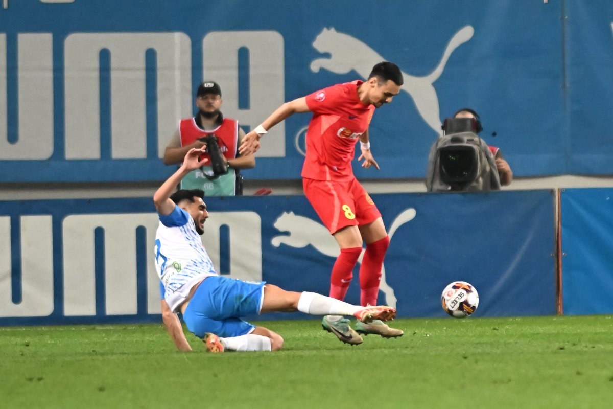 Andrei Ivan și Adrian Șut, la meciul dintre Craiova și FCSB