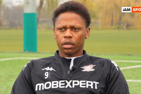 Clinton N'Jie s-a destăinuit pentru iAMsport.ro după transferul la Rapid. Cât de grea a fost adaptarea în România, ce spune despre fanii giuleșteni și adevărul relației cu Șumudică