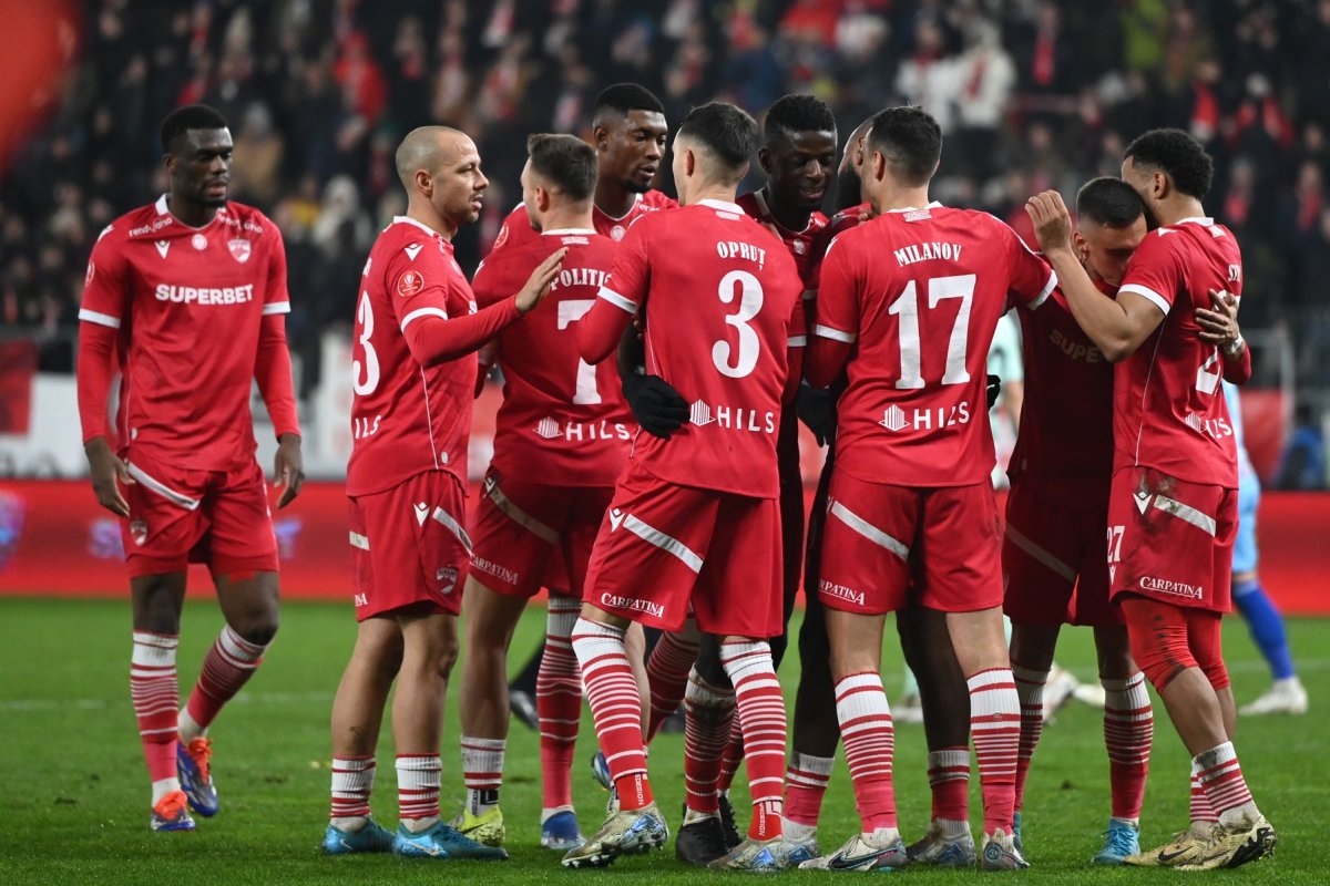 Dinamo, formație din SuperLiga care ocupă al doilea loc după etapa 18