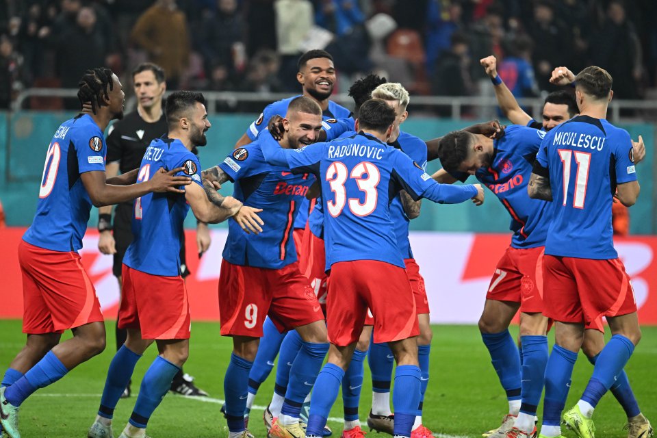 Bucurie a fotbaliștilor steliști Siyabonga Ngezana, Malcolm Edjouma, Baba Alhassan, George Daniel Bîrligea, Mihai Popescu, Valentin Crețu, Octavian George Popescu si David Raul Miculescu după un gol marcat in meciul de fotbal dintre FCSB si Midtjylland, contand pentru UEFA Europa League, desfasurat pe Arena Nationala din Bucuresti, joi 7 noiembrie 2024.