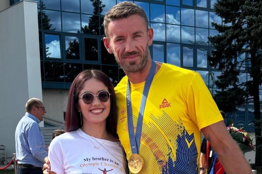 Bullying, diagnostic greșit și speranță: “După operație, am văzut pentru prima dată în viață că mama are pistrui”. Lecția de viață din familia unui campion olimpic