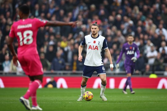 Ce fac stranierii români. Dennis Man, din nou decisiv pentru Parma. Radu Drăgușin, evoluție slabă pentru Tottenham