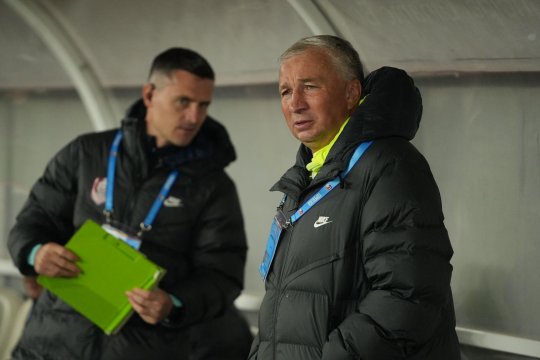 Fanii lui Dinamo i-au afișat chipul fotbalistului care i-a distrus căsnicia lui Dan Petrescu, la duelul cu CFR Cluj