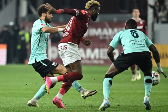 Ratare de zile mari a lui Boupendza în Rapid - UTA. Marius Șumudică și-a pus mâinile în cap!