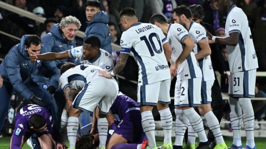 Clipe de coșmar în Fiorentina - Inter. Un fotbalist s-a prăbușit inconștient pe gazon, iar colegii au izbucnit în lacrimi