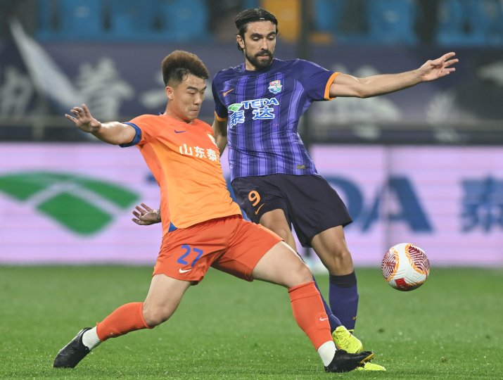 19 goluri și 1 assist în 29 de meciuri a strâns Andrea Compagno în China.