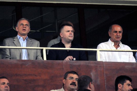 Patronul din Liga 1 care dădea salarii de 100 de dolari pe lună: "Am dormit cu plicul lângă cap"