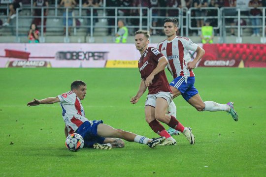 Conducerea Rapidului a făcut anunțul cu privire la transferul jucătorului dorit și de rivala FCSB