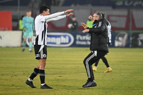 Ioan Ovidiu Sabău, extrem de mândru după victoria clară cu Petrolul: ”Foarte multă lume a început să se îndoiască de U Cluj!”
