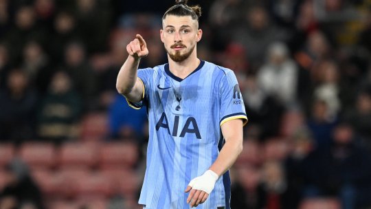 Ce notă a primit Radu Drăgușin după victoria zdrobitoare obținută de Spurs. Adversara și-a demis antrenorul imediat după meci