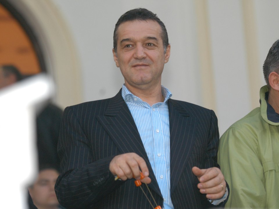 Gigi Becali este cunoscut drept un filantrop atunci când vine vorba despre donațiile făcute către mănăstirile din România