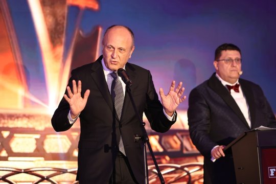 ”Bine că Șucu nu s-a băgat la Inter, că nu mai țineam cu Inter”. Glume pe seama patronului de la Rapid, după implicarea la Genoa: ”Poate Șumi învață italiană”