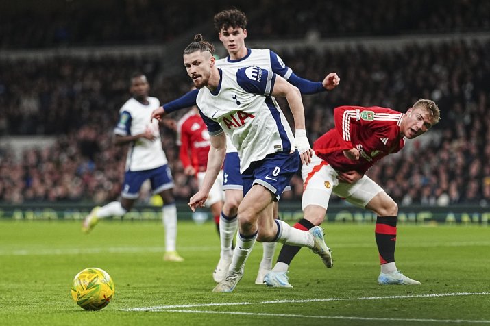 Radu Drăgușin, la partida dintre Tottenham și Manchester United