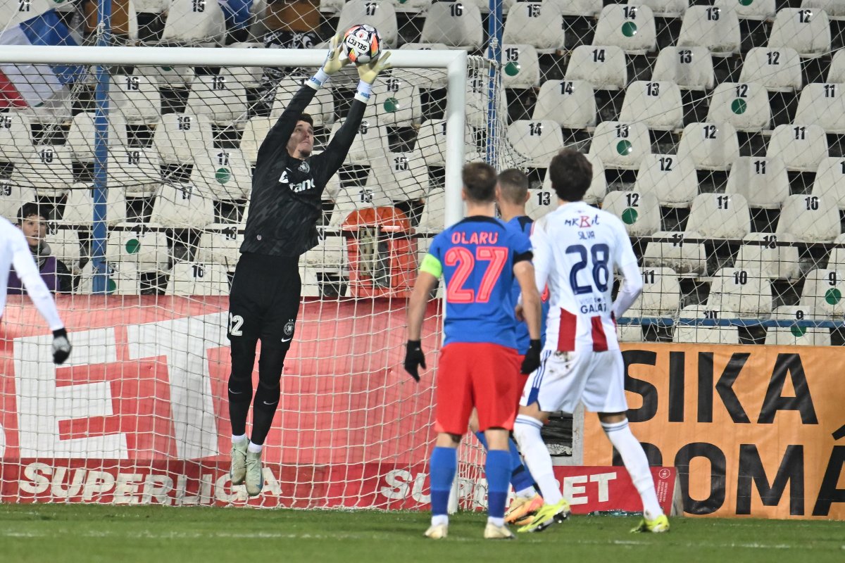 Ștefan Târnovanu, la partida dintre Oțelul și FCSB