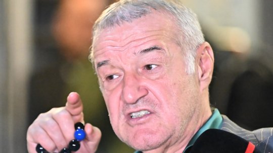 Gigi Becali, agresiv cu un jurnalist în Parlament: ”Nu ți-e rușine? Ia dă, mă, telefonul ăla încoace!”