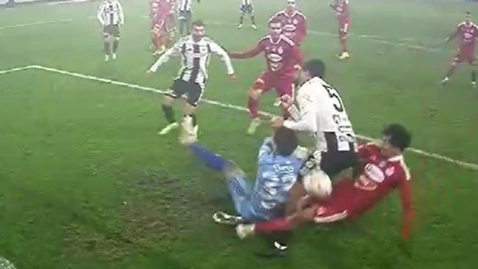 Final incendiar în Sepsi - U Cluj! Oaspeții au marcat, însă reușita a fost anulată controversat după intervenția VAR: ”Nu e fault!”