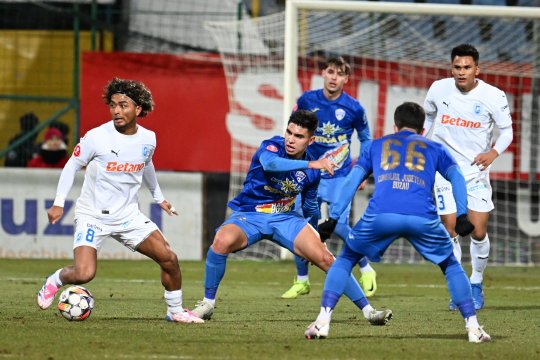 Gloria Buzău - Universitatea Craiova 0-2. Oltenii s-au apropiat la două puncte de primul loc!