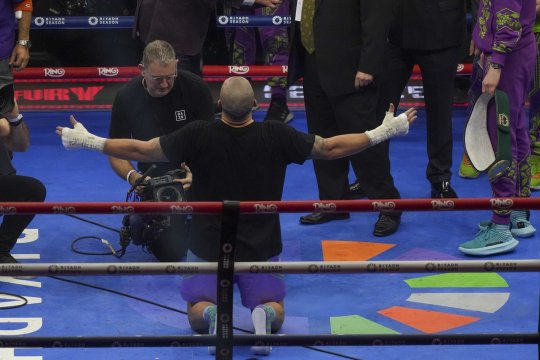 Usik îl bate pe Fury și îi provoacă englezului al doilea eșec din carieră