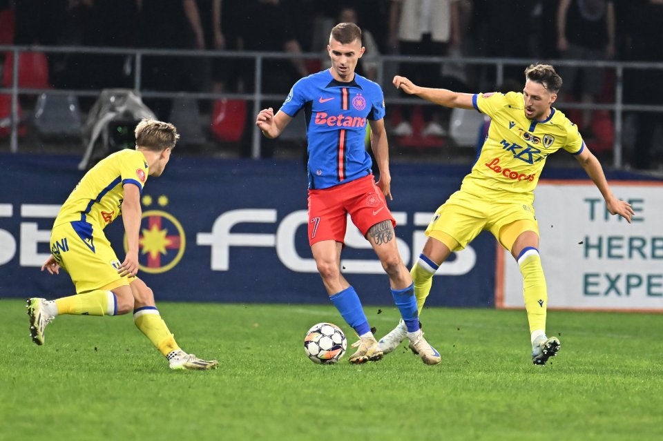 Florin Lucian Tănase si Lucian Mihai Dumitriu in meciul de fotbal dintre FCSB si Petrolul Ploiesti, contand pentru Superliga Superbet, desfasurat pe Stadionul Steaua-Ghencea din Bucuresti, sambata 21 septembrie 2024.