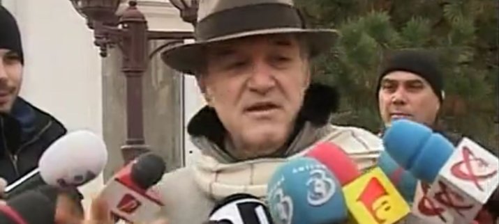 Colindătorii în Pipera la reședința lui Becali