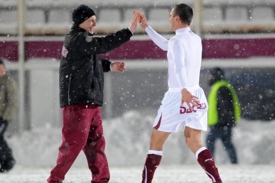 E "război" între rapidiști! Șumudică nu a mai rezistat și i-a dat replica lui Pancu: "Așa îl învăț eu pe Borza, mă!"
