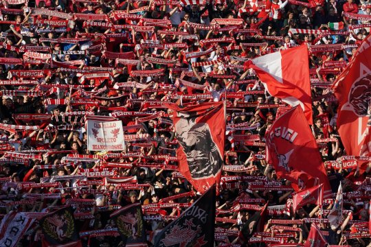 Cazurile ireale ale echipelor care au terminat campionatul neînvinse, dar au ratat titlul. Sunt 6 în istoria fotbalului european