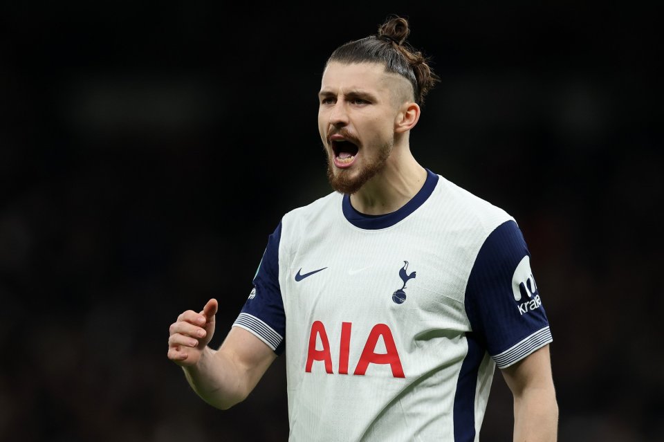 Radu Drăgușin, jucătorul lui Tottenham