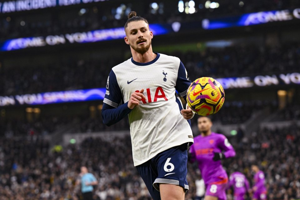 Radu Drăgușin, fundașul celor de la Tottenham