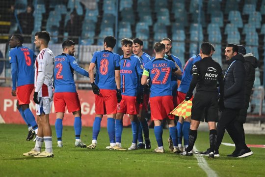 Gigi Becali a anunțat un jucător de la FCSB în minutul 26 al meciului cu Oțelul că îl va schimba la pauză: ”Unde te trezești?”