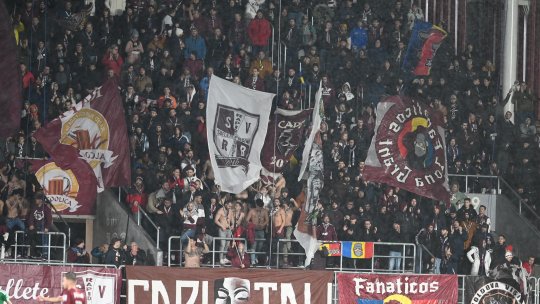 Conlfictul dintre Aaron Boupendza și suporterii celor de la Rapid continuă. Ce au afișat fanii giuleșteni la meciul contra Afumați