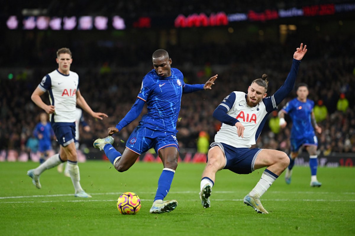 Radu Drăgușin, decisiv în partida cu Chelsea