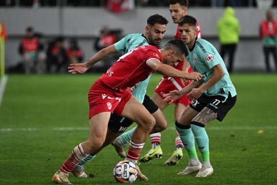 Mircea Rednic este pregătit să renunțe la serviciile unui fotbalist de la UTA: ”Nu mi-a dat siguranță că mă pot baza pe el”