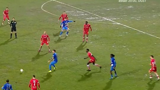Imagini uluitoare de la Buzău! Cum arată gazonul la meciul dintre Gloria și Dinamo