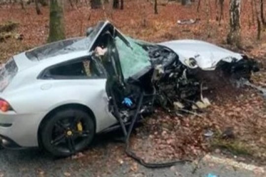Un star din Premier League și-a făcut bolidul praf într-un accident înfiorător. Care este starea fotbalistului