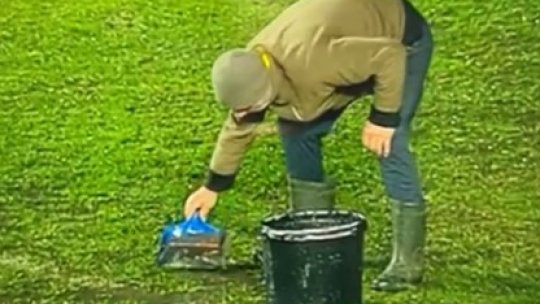 Imagini incredibile la Ploiești. Cum au încercat gazdele să evacueze apa de pe teren înainte de meciul cu Universitatea Craiova